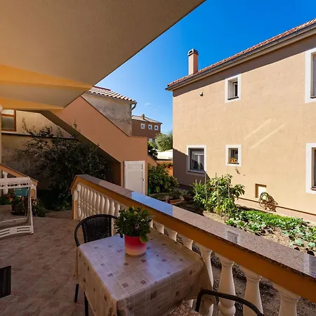 Nadica アパート ニン